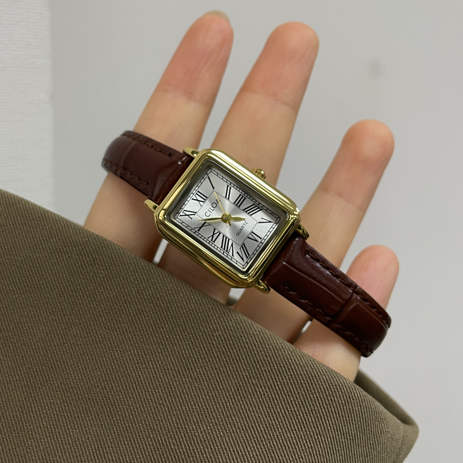 CILOA brown square retro watch - Luxury Watch Trends 2025 avaliação e preço