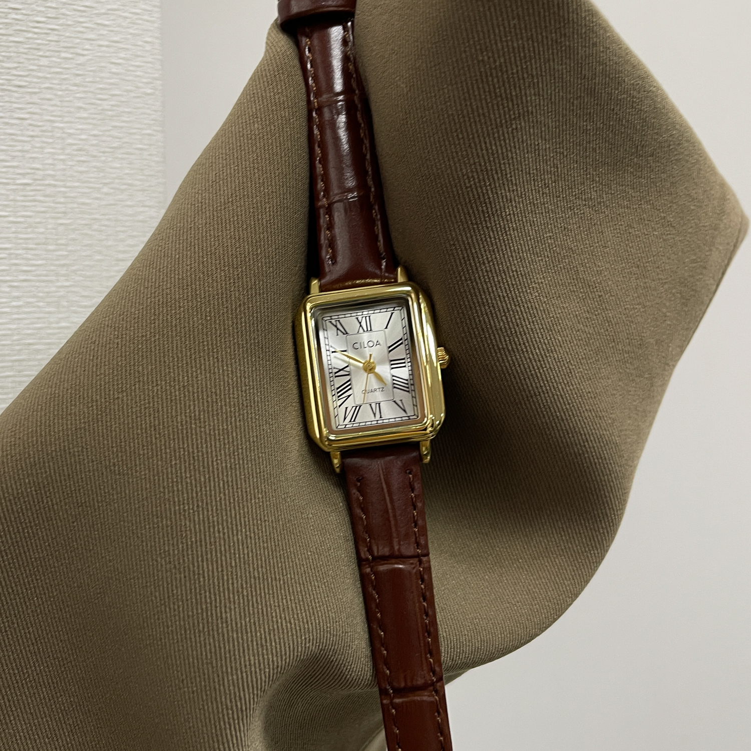 CILOA brown square retro watch - Luxury Watch Trends 2025 avaliação e preço
