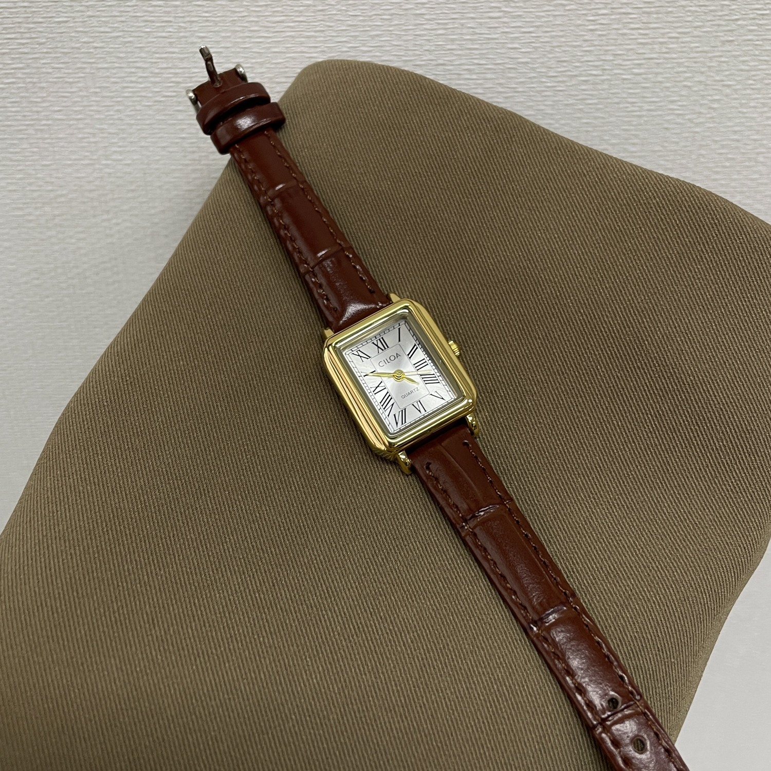CILOA brown square retro watch - Luxury Watch Trends 2025 avaliação e preço
