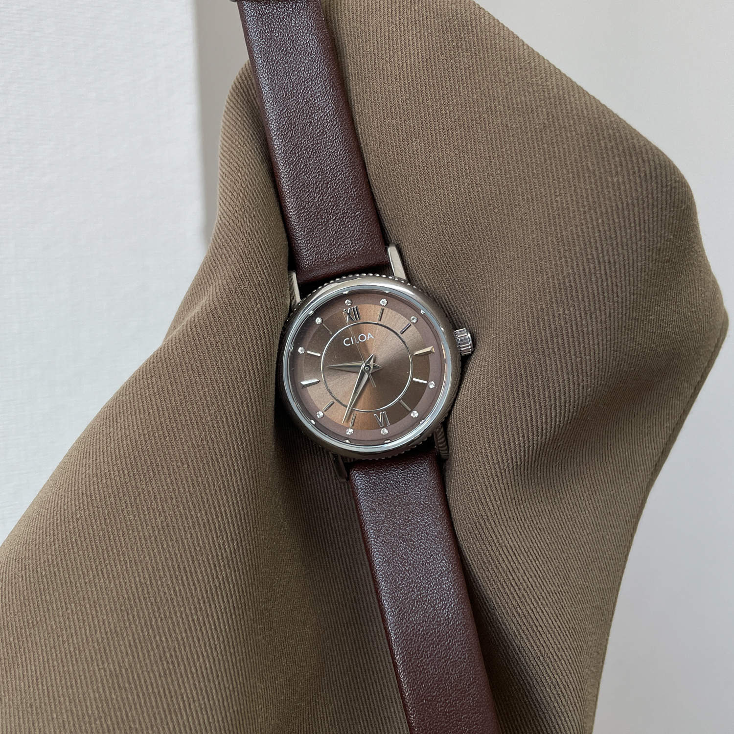 CILOA round brown temperament  - Luxury Watch Trends 2025 avaliação e preço